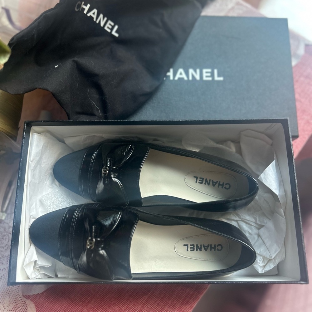 Chanel loafers size 36 worn 2 times with dust bag and box
